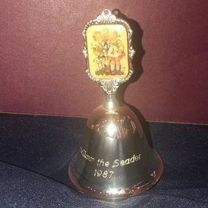 Vintage Hummel Limited Edition Annual Bells 1987 Follow The Leader. No Damage